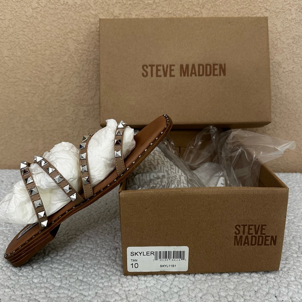 New in box “Steve Madden” sandals in style “Skyler”